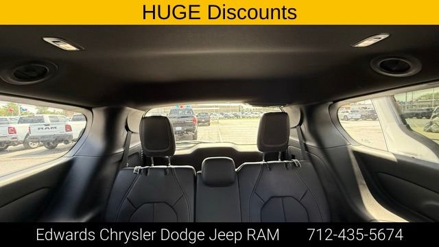 2026 Chrysler Pacifica Select - Photo 32