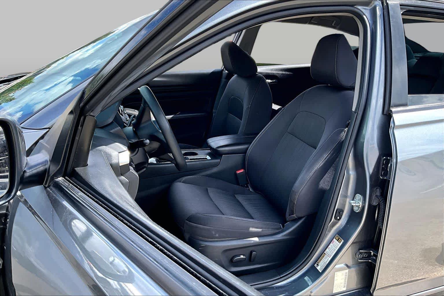 Used 2020 Gun Metallic Nissan 2.5 S image 7