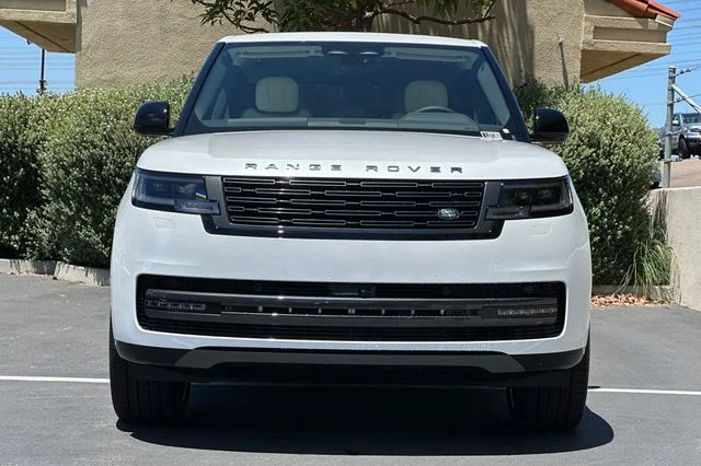 New 2026 Ostuni Pearl White Land Rover SE image 8
