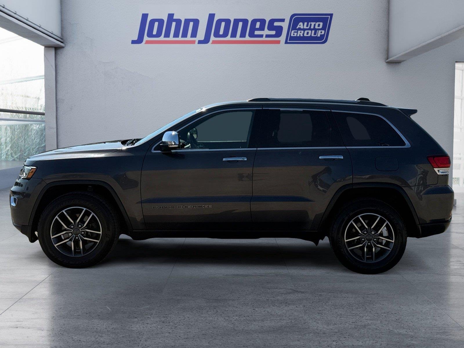 Used 2020 Diamond Black Crystal Pearlcoat Jeep Limited image 3