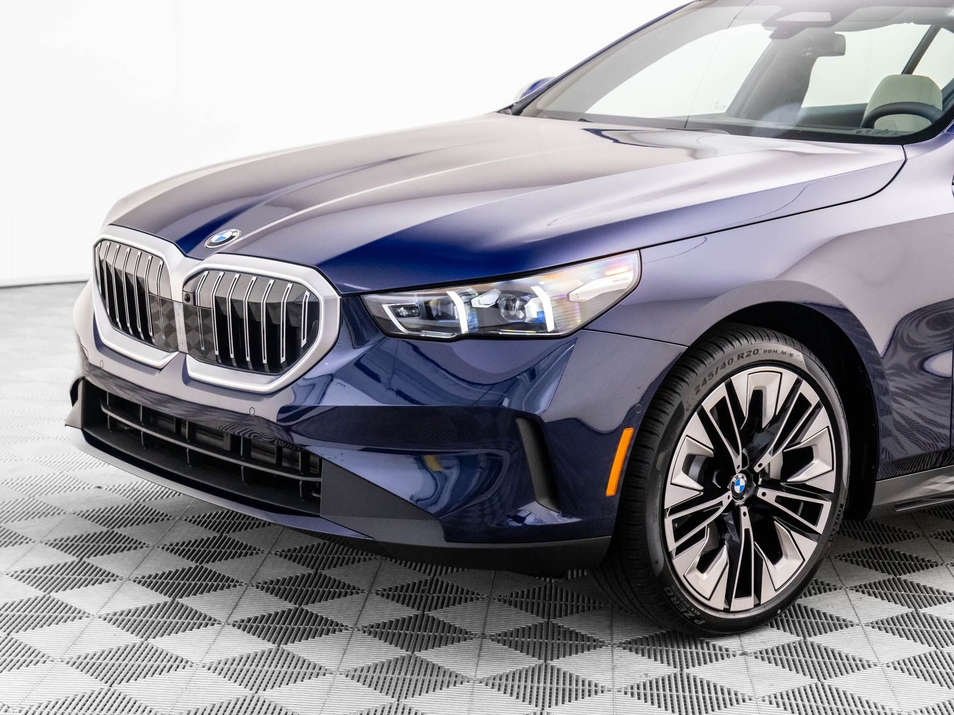 New 2026 Tanzanite Blue II Metallic BMW 530i xDrive image 35