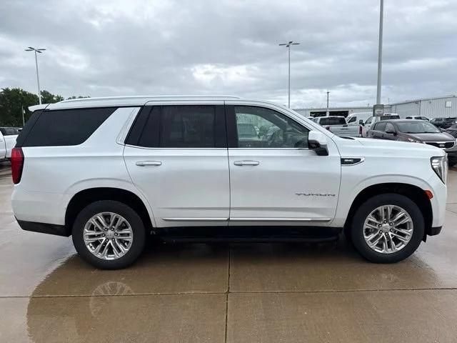Used 2023 White Frost Tricoat GMC SLT image 2