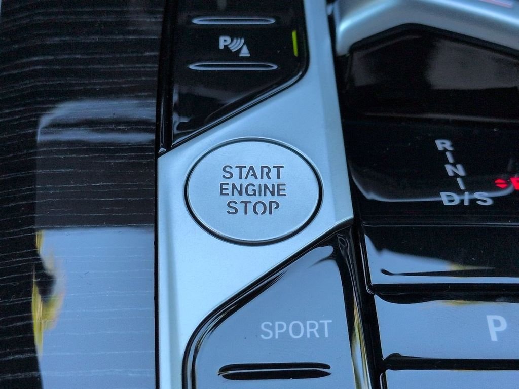 New 2026 Alpine White BMW xDrive40i image 29