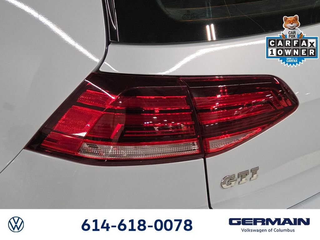 Used 2018 White Silver Volkswagen 2.0T SE image 17