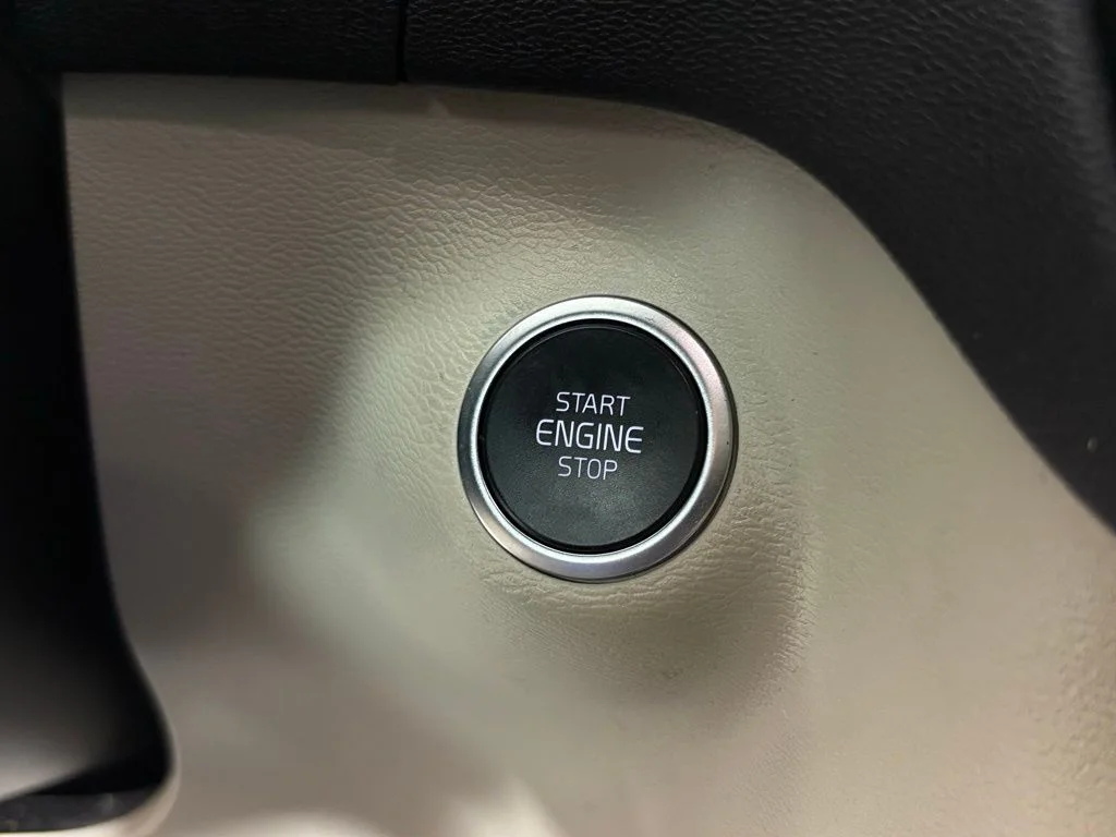 Used 2023 Silver Volvo Plus image 23