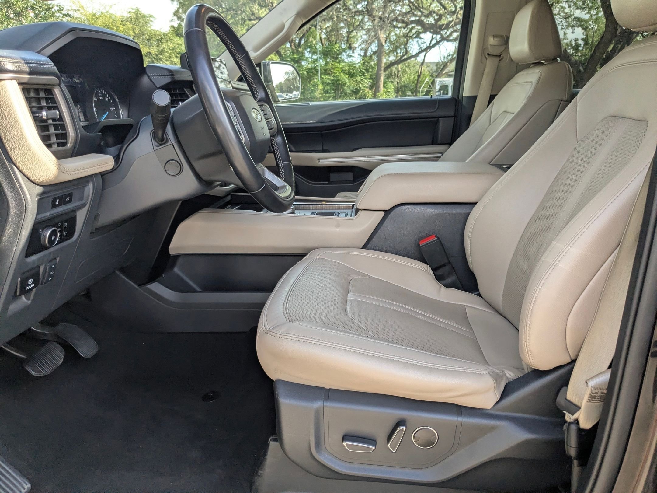 Used 2024 Black Metallic Ford Limited image 9