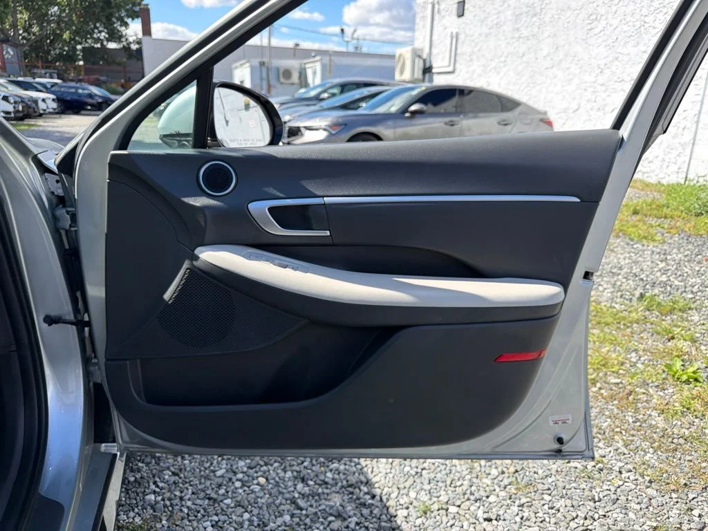 Used 2024 Silver Hyundai SEL image 17