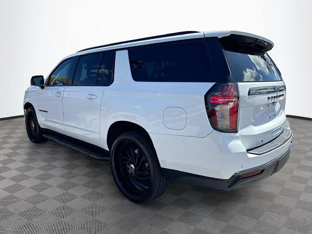 2022 Chevrolet Suburban RST - Photo 8
