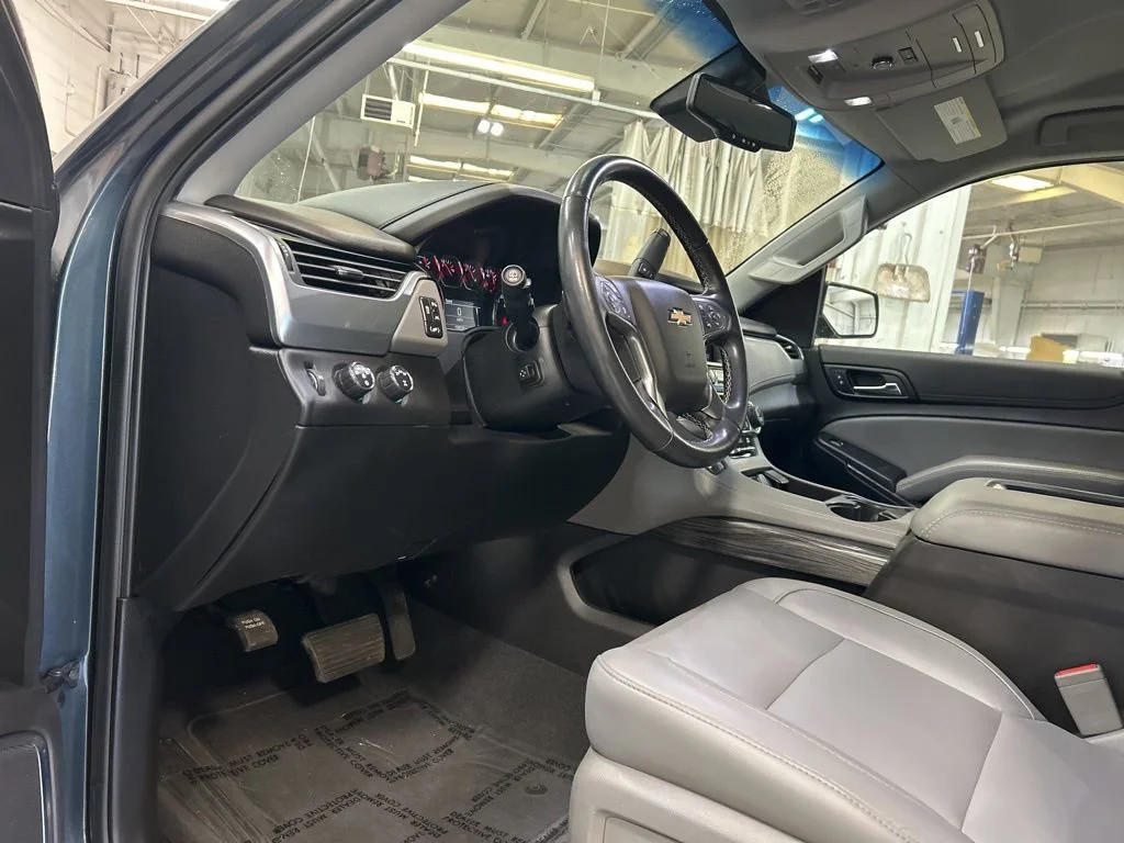 Used 2019 SHADOW GRAY METALLIC Chevrolet LT image 18