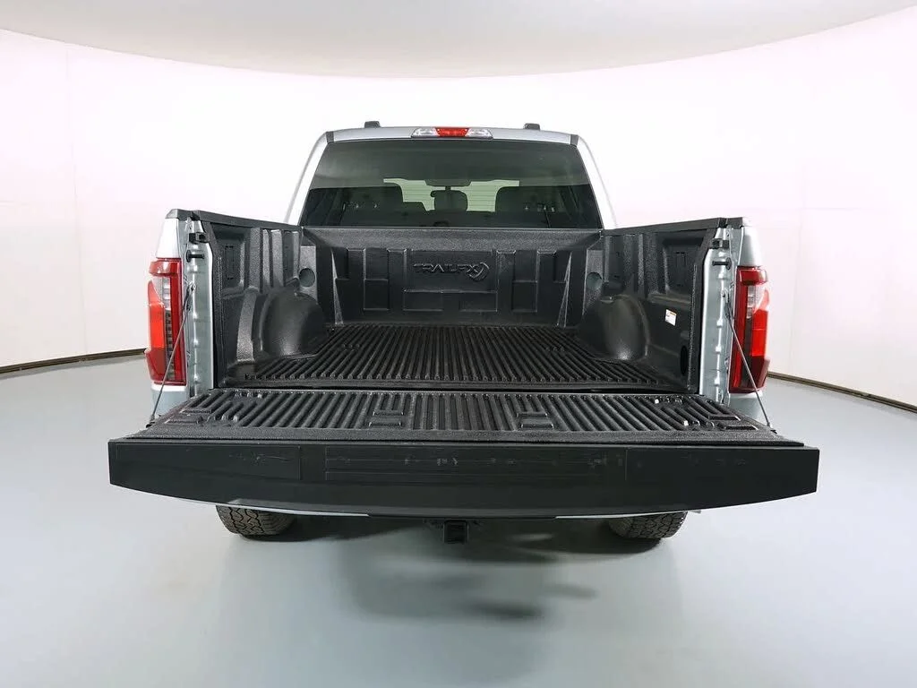 Used 2025 Silver Ford XLT image 21