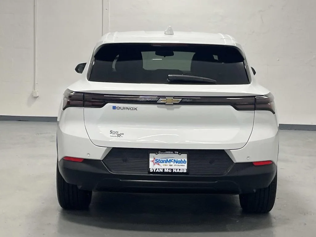 Used 2025 Summit White Chevrolet LT image 7