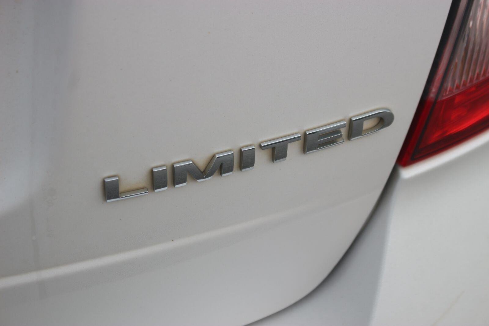 Used 2014 White Ford Limited image 10