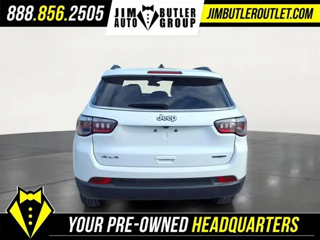 Used 2024  Jeep Latitude image 23