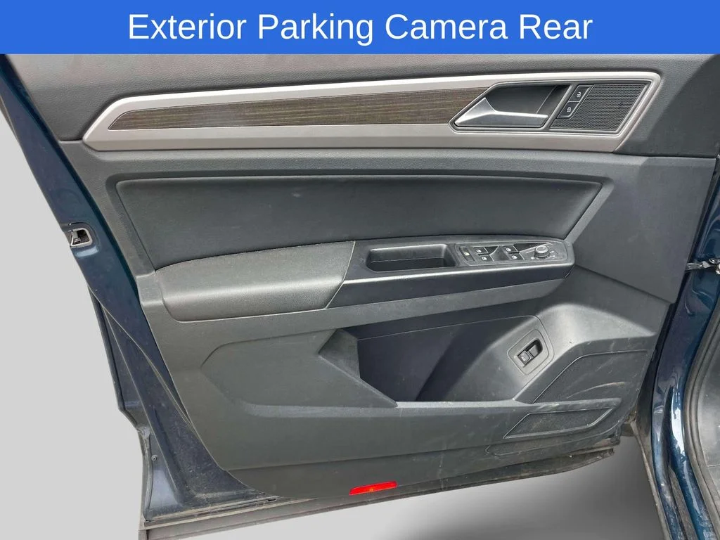 Used 2019 Blue Volkswagen SEL image 18