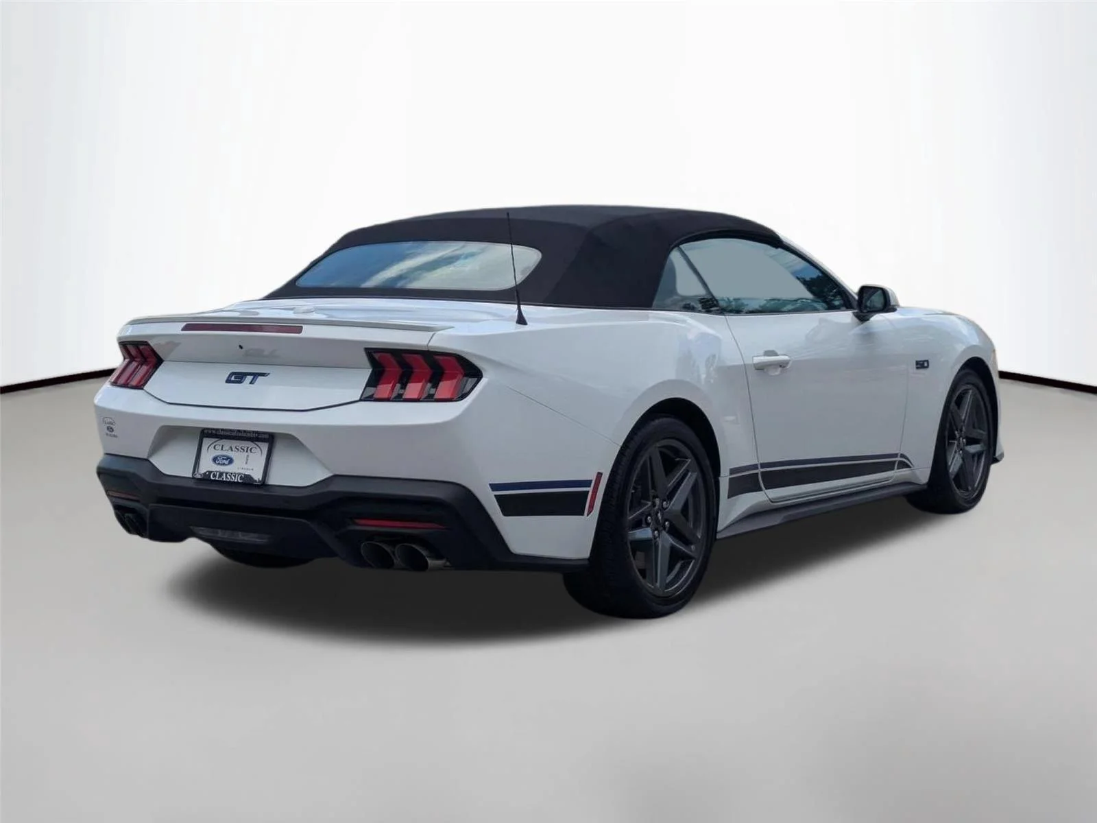 Used 2025 Oxford White Ford GT Premium image 5