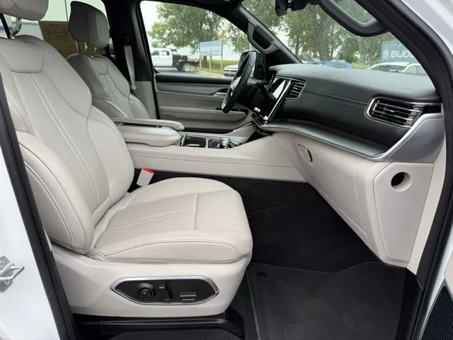 Used 2025 White Jeep Series III image 9