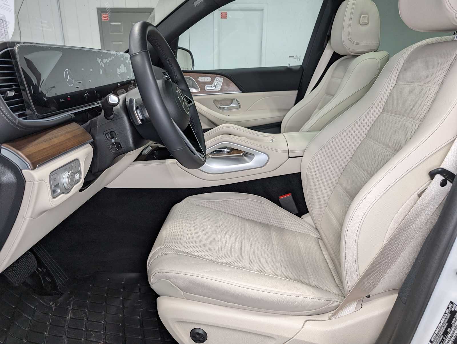 Certified Used 2026 MANUFAKTUR Moonlight White Metallic Mercedes-Benz GLE 580 image 4