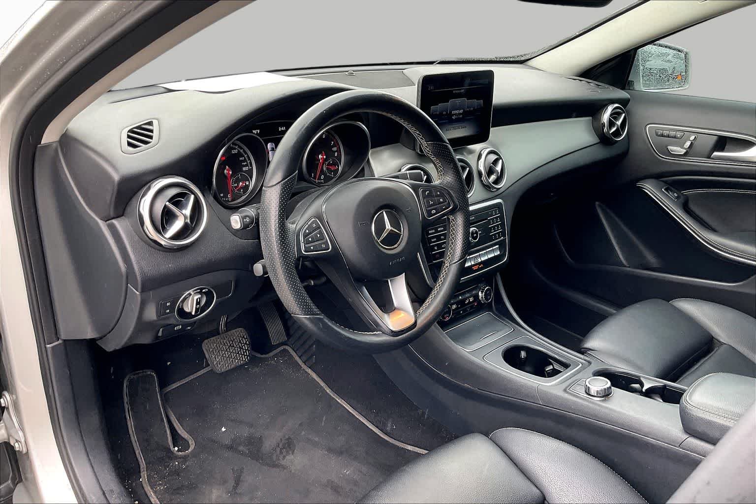 Used 2018 Polar Silver Metallic Mercedes-Benz GLA 250 image 16