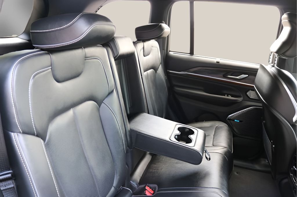 Used 2022 Silver Jeep Overland image 18
