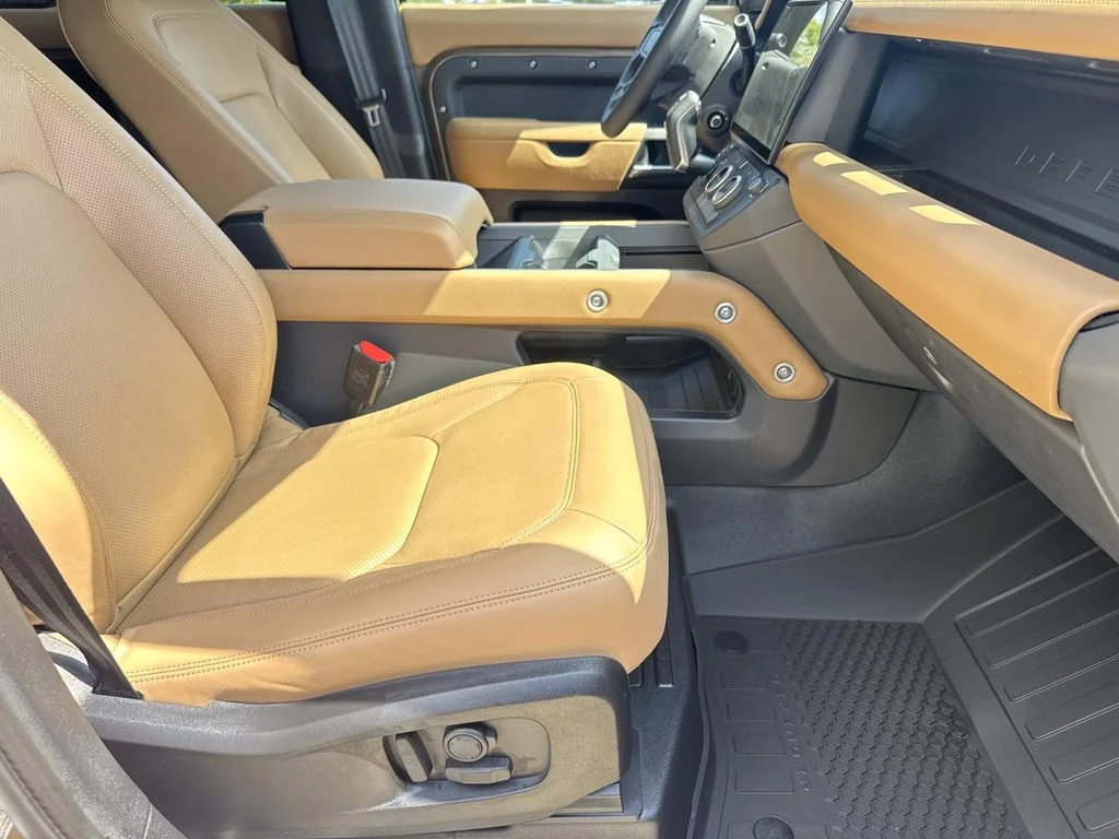New  Gray Land Rover X-Dynamic SE image 7