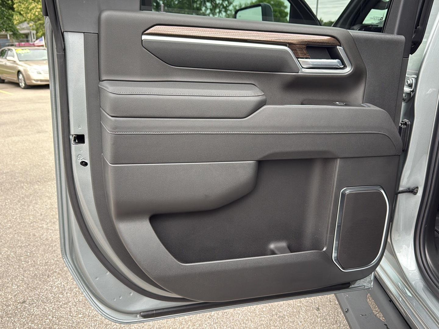New 2026 Sterling Gray Metallic Chevrolet LT image 24