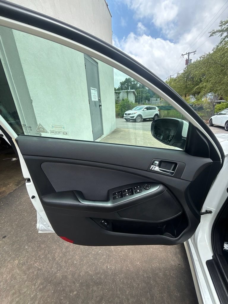 Used 2013 Black Kia LX image 11