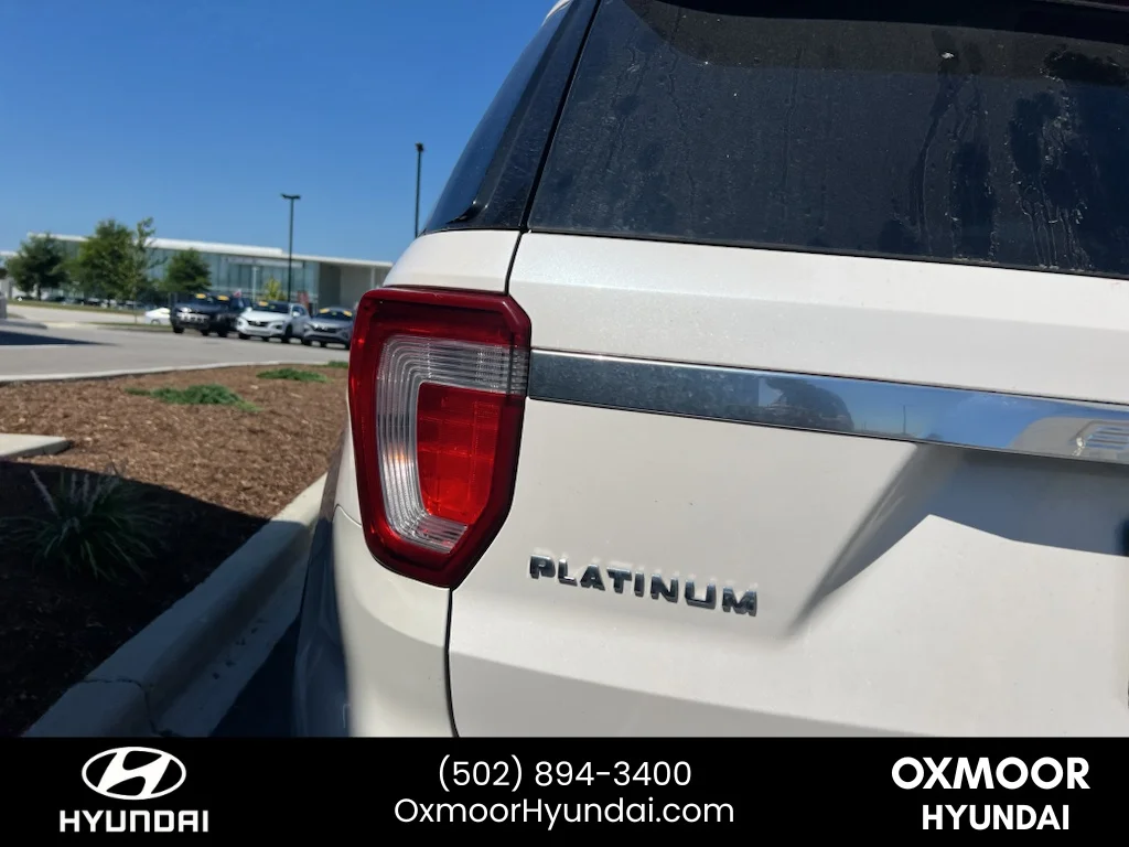 Used 2017 White Platinum Metallic Tri-Coat Ford Platinum image 16