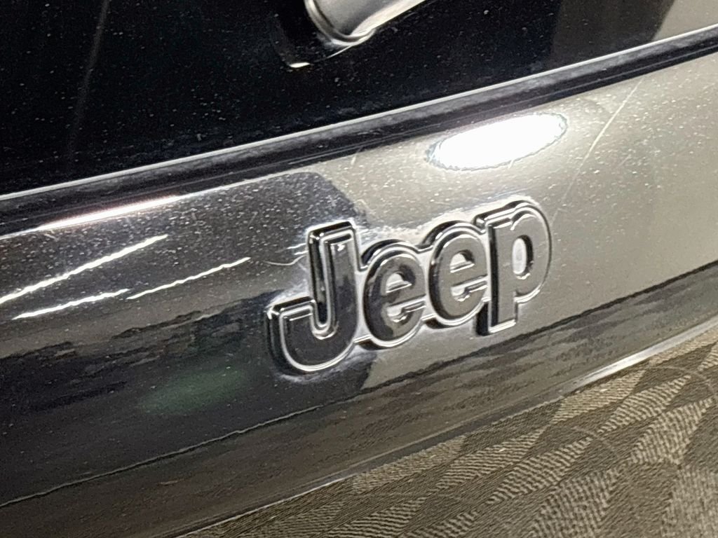 Used 2017 Black Jeep Sport image 22