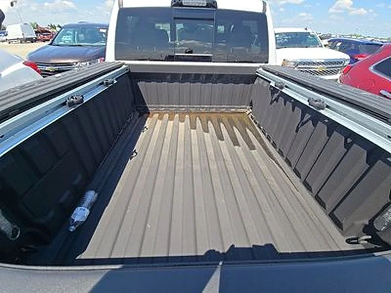 Used 2025 White Ram Limited image 17