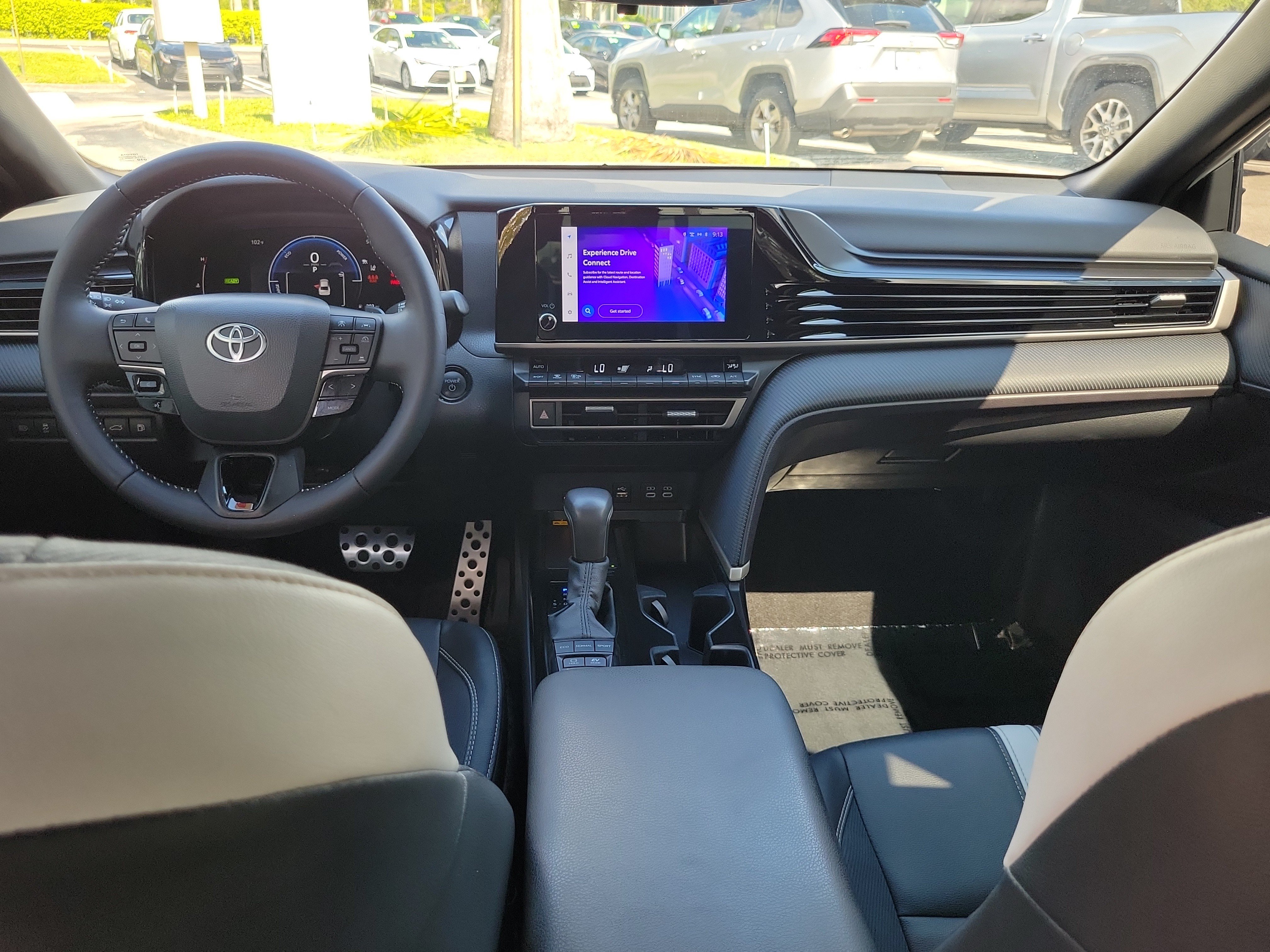Used 2025 Ice Toyota SE image 14