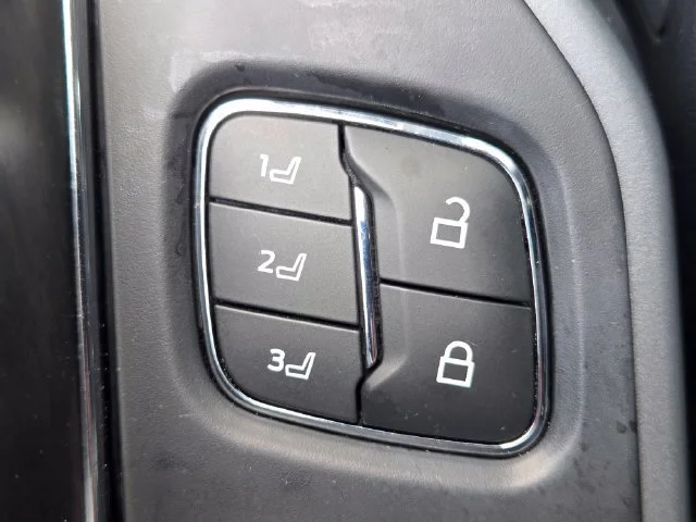 Used 2021 Black Metallic Ford LARIAT image 23