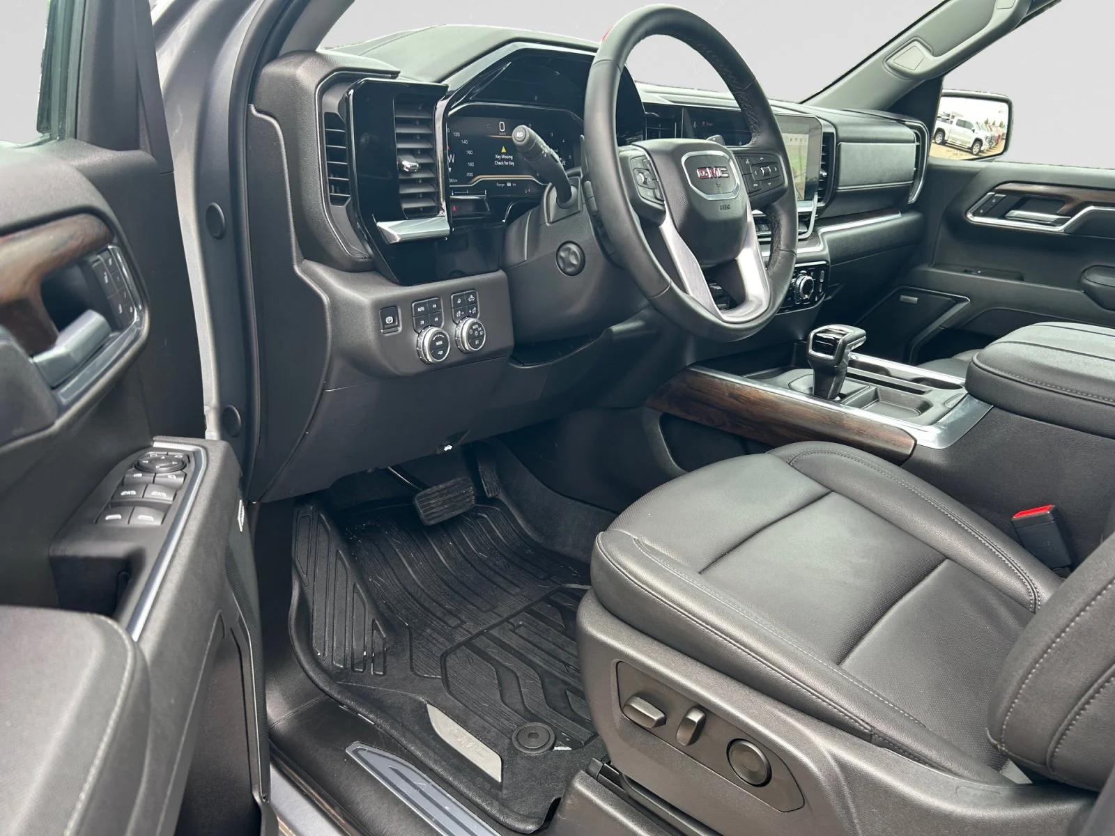 Used 2025 Gray GMC SLT Crew 6.2L Leather Sunroof Nav 4x4 image 13