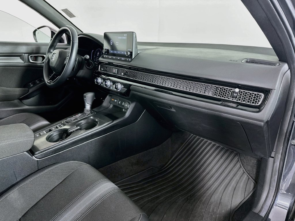 Used 2025  Honda Sport image 27