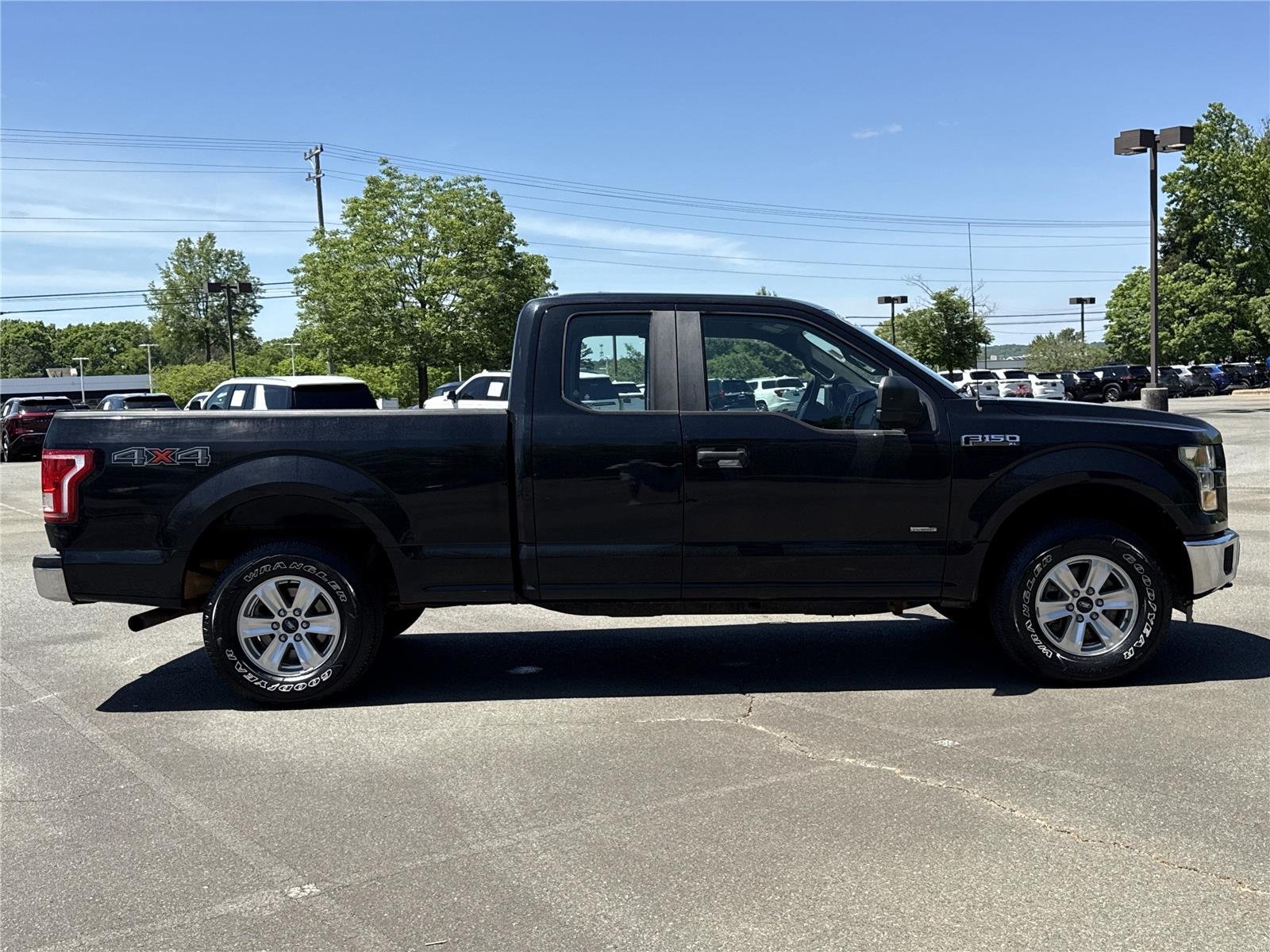 Used 2016  Ford XL image 17
