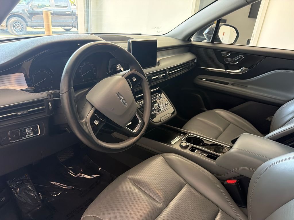 Used 2020 Gray Lincoln Standard image 17