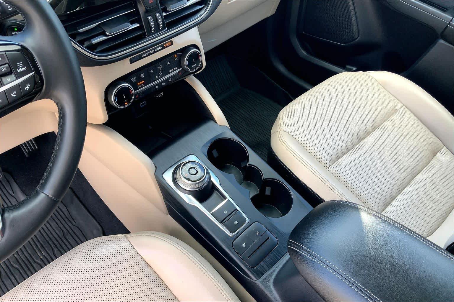 Used 2022 Star White Metallic Tri-Coat Ford SEL image 16