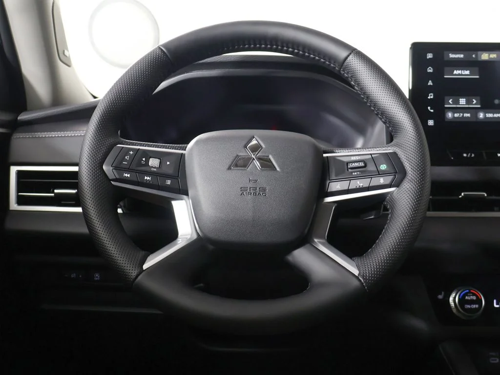 New 2026 White Mitsubishi SE image 39
