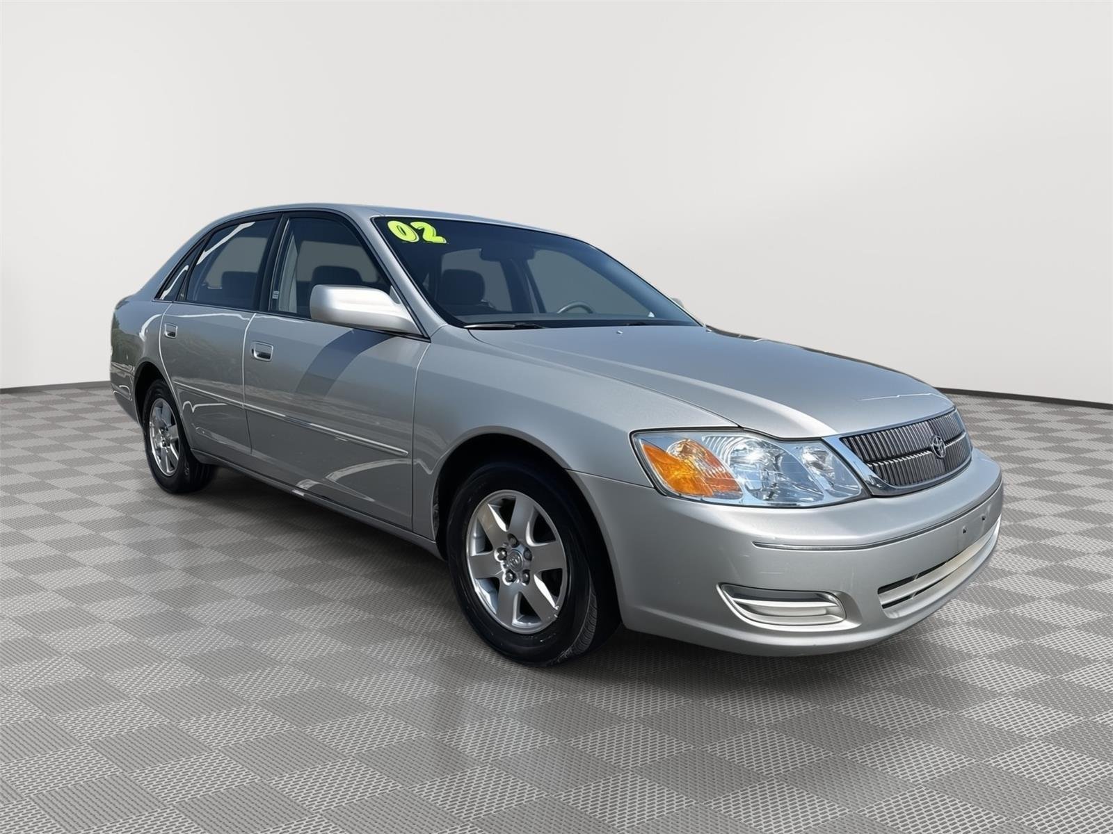 Used 2002 Lunar Mist Metallic Toyota XL image 1
