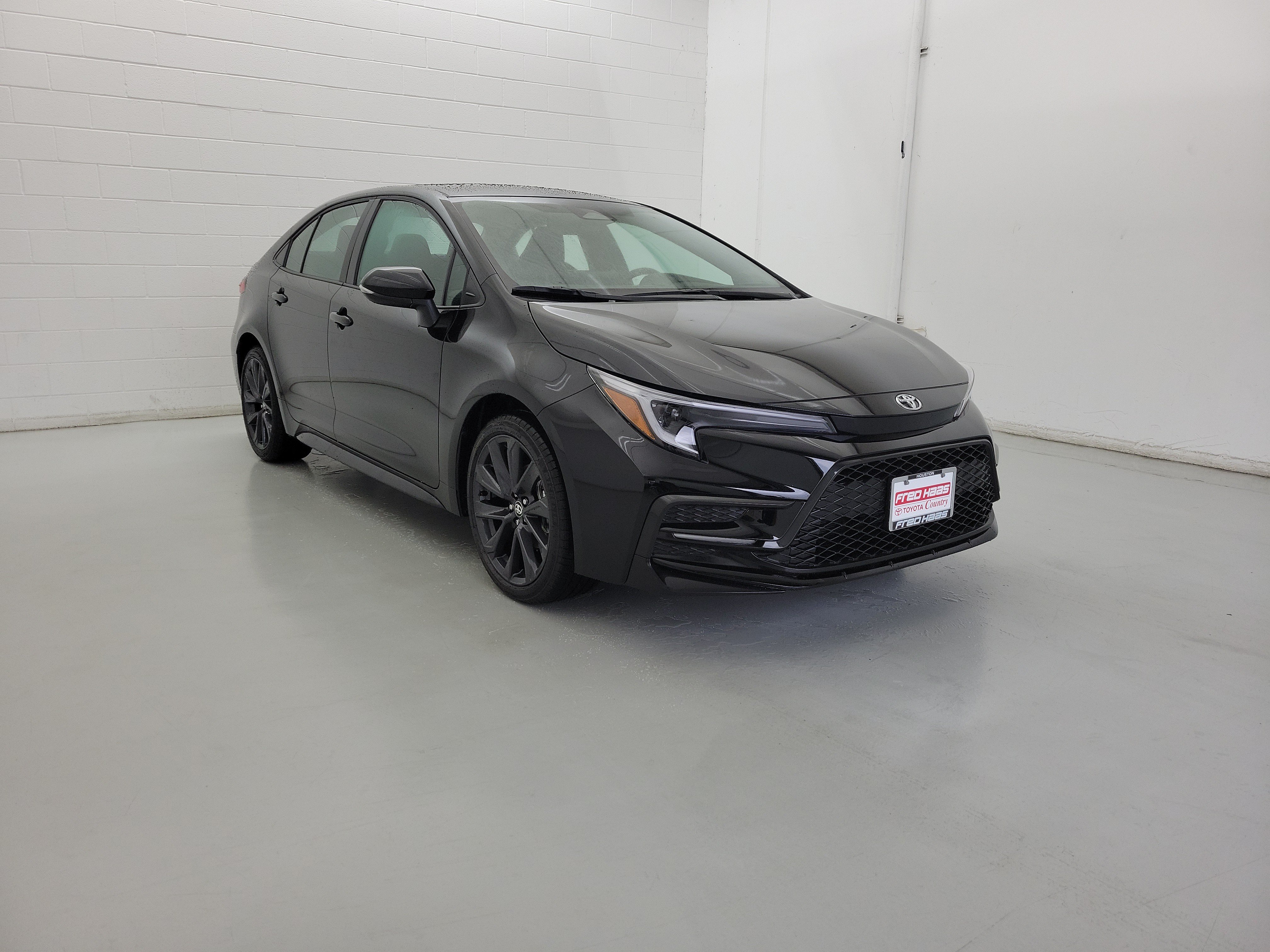 New 2026 Midnight Black Metallic Toyota  SE image 4