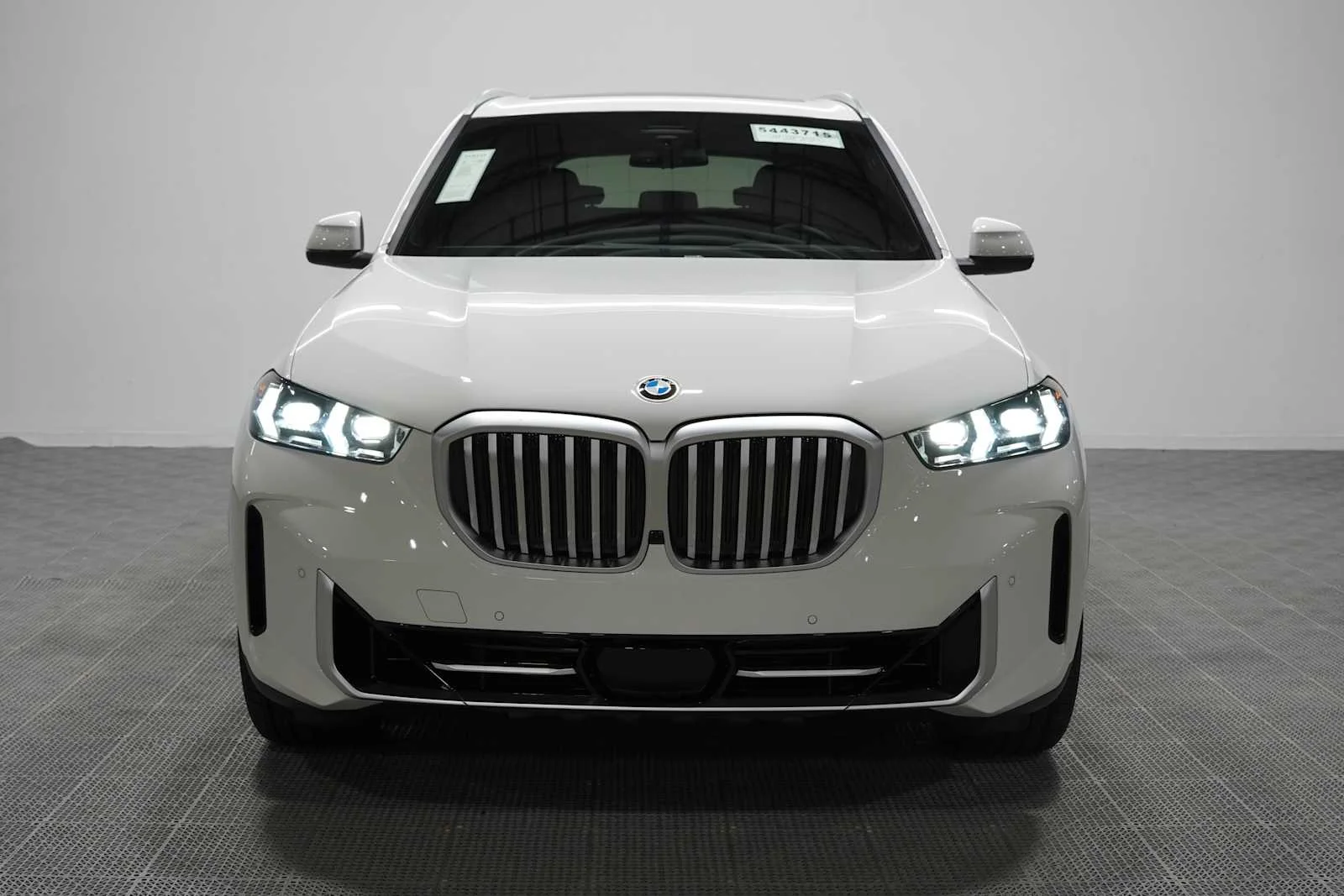 New 2026 Alpine White BMW xDrive40i image 4