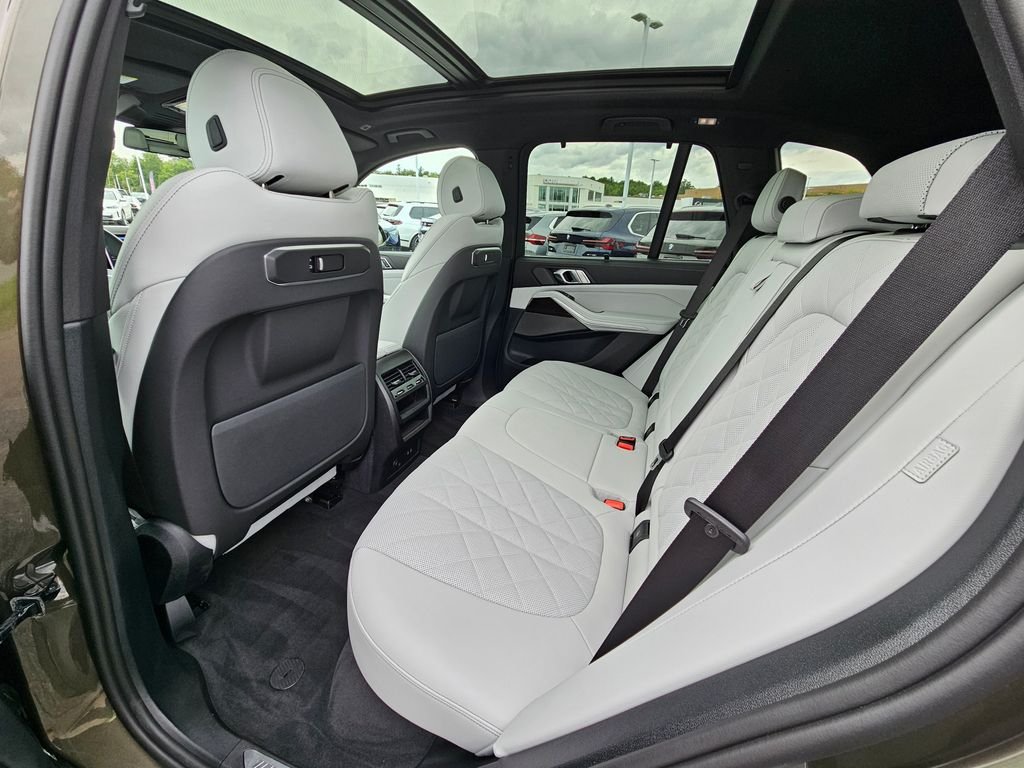 Used 2026 Manhattan Green Metallic BMW xDrive40i image 19