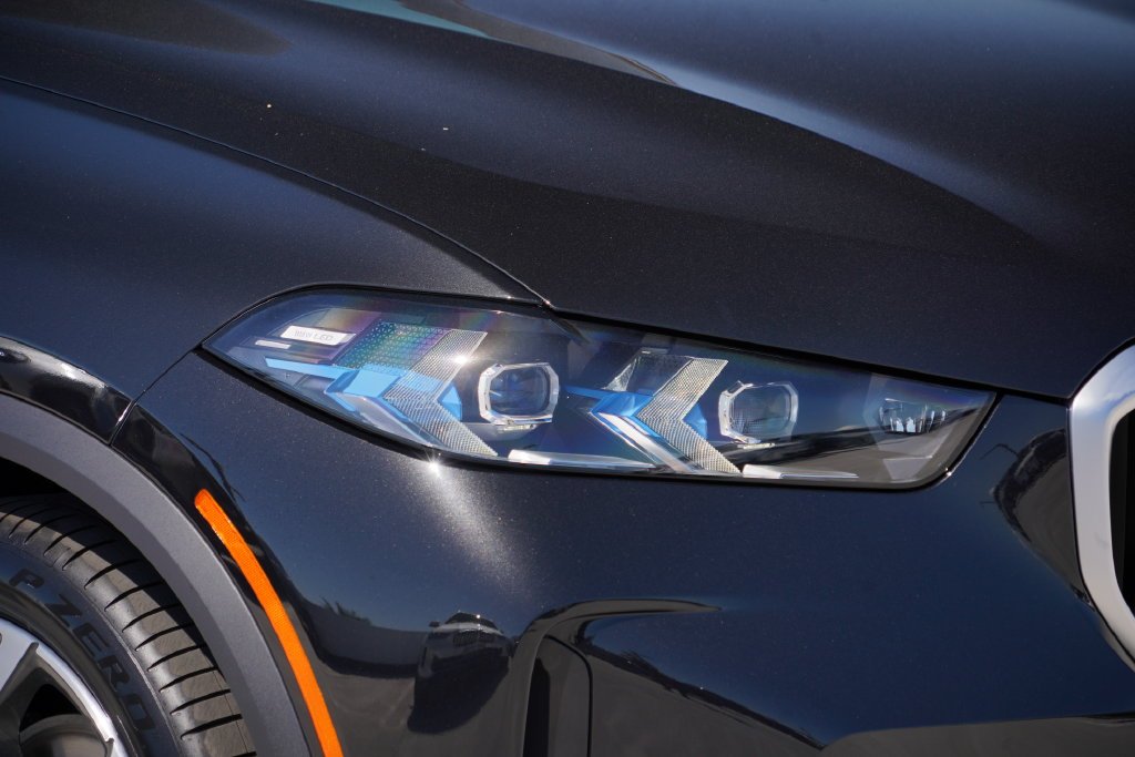New 2026 Black Sapphire Metallic BMW xDrive50e image 4