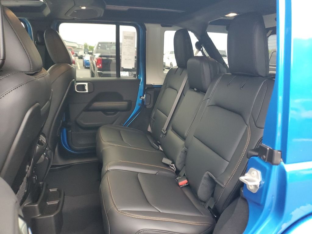 New 2026 Hydro Blue Pearl-Coat Exterior Paint Jeep Sahara image 10