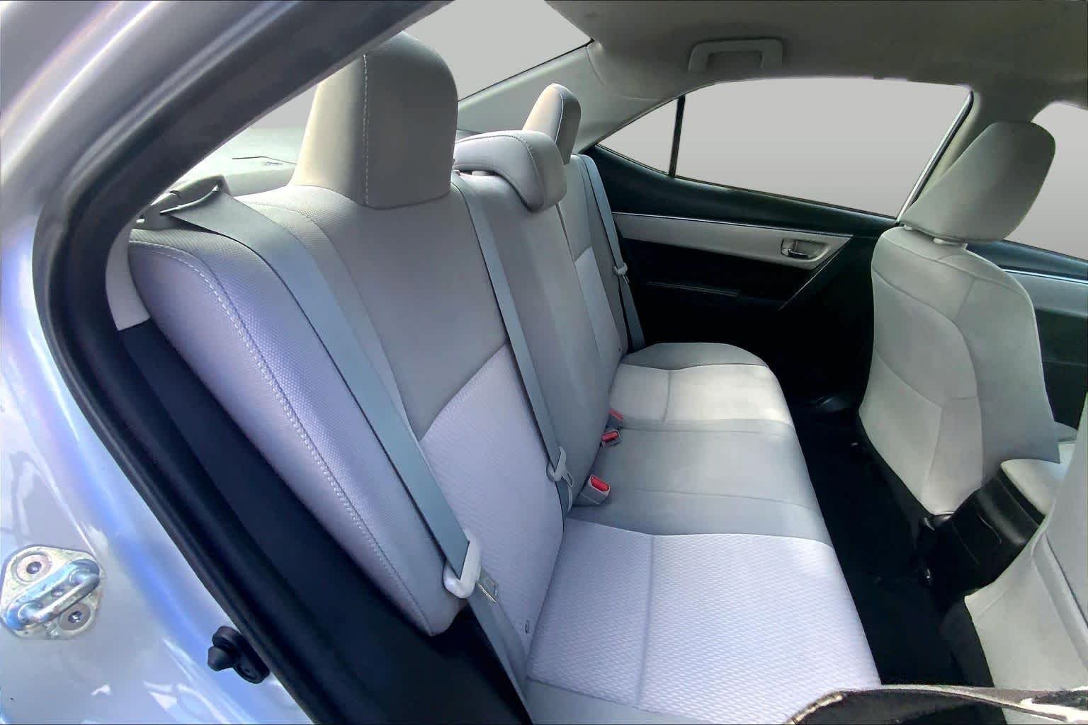 Used 2014 Classic Silver Metallic Toyota LE image 19