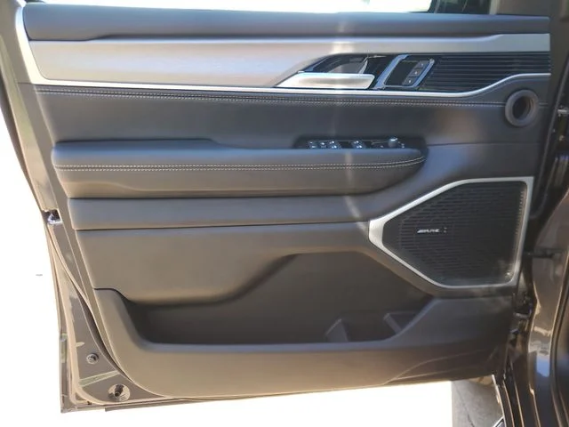 New 2026 Baltic-Gray Metallic Clear-Coat Exterior Paint Jeep Limited Altitude image 19