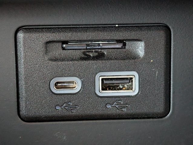 Used 2021 White GMC AT4 image 21