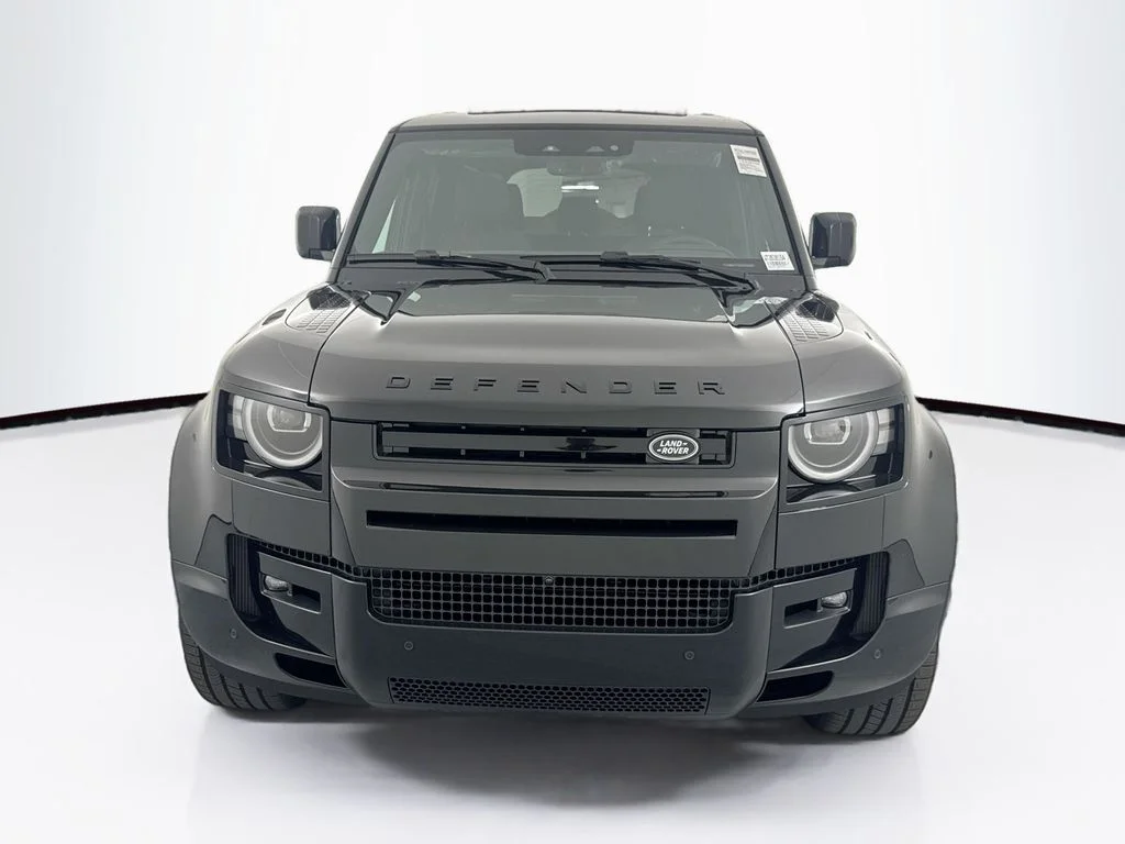 New 2026 Santorini Black Land Rover X-Dynamic SE image 2