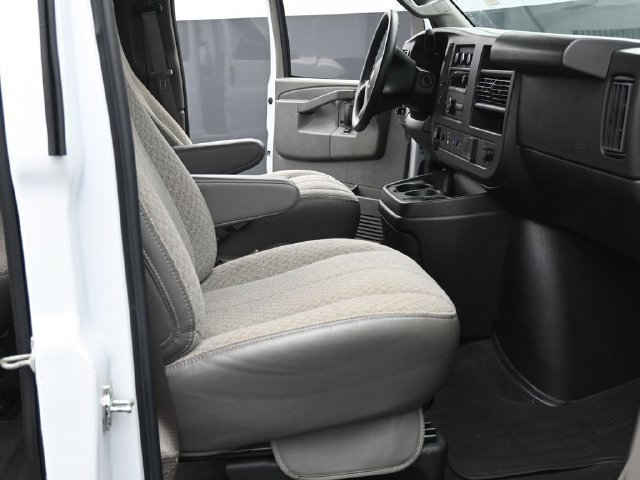 2024 Chevrolet Express Passenger LT - Photo 14