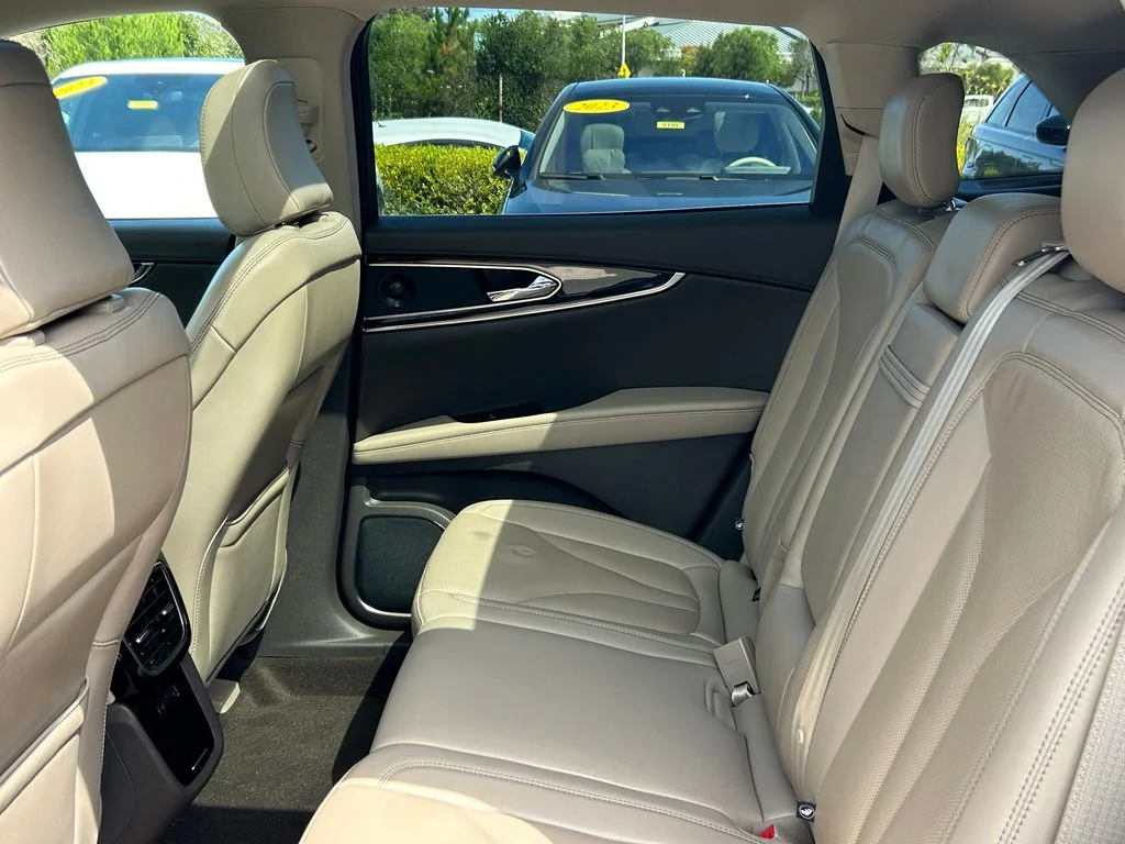 Used 2023 Beige Lincoln Reserve image 30