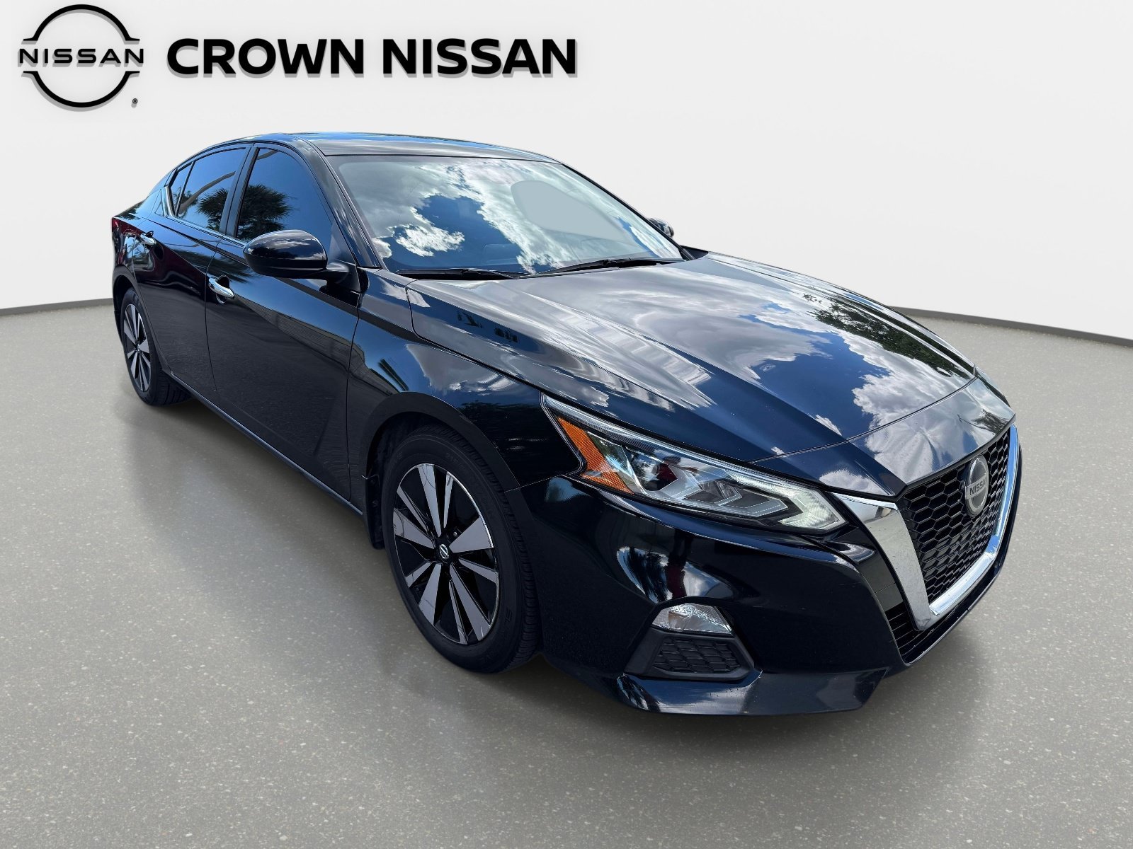 Used 2021 Super Black Nissan 2.5 SV image 10